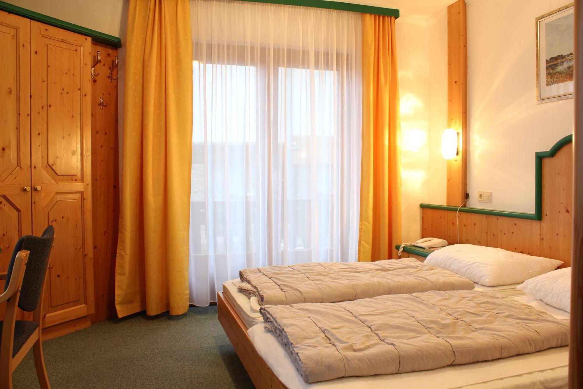 Hotel Lohninger-Schober Sankt Georgen im Attergau Buitenkant foto