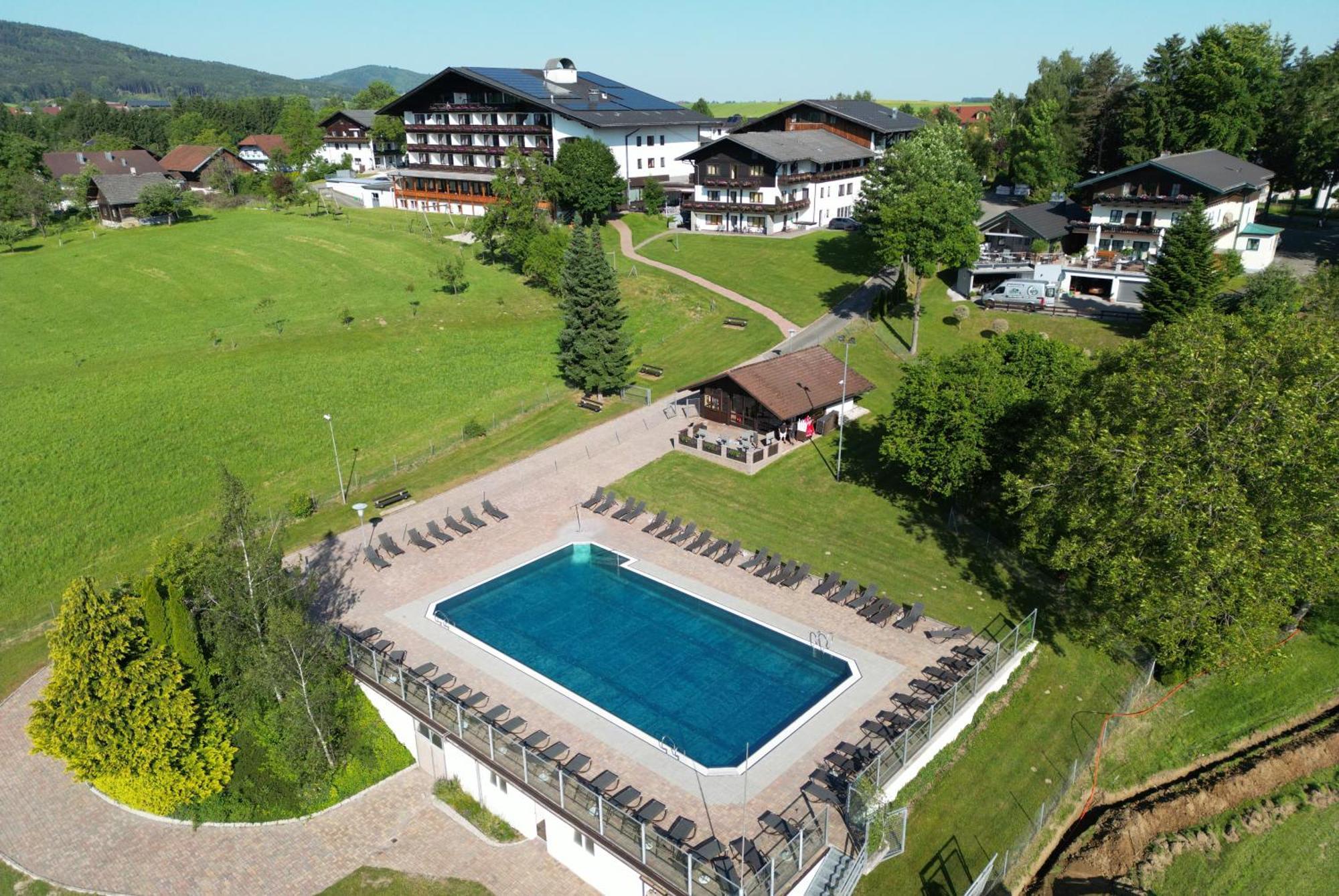Hotel Lohninger-Schober Sankt Georgen im Attergau Buitenkant foto