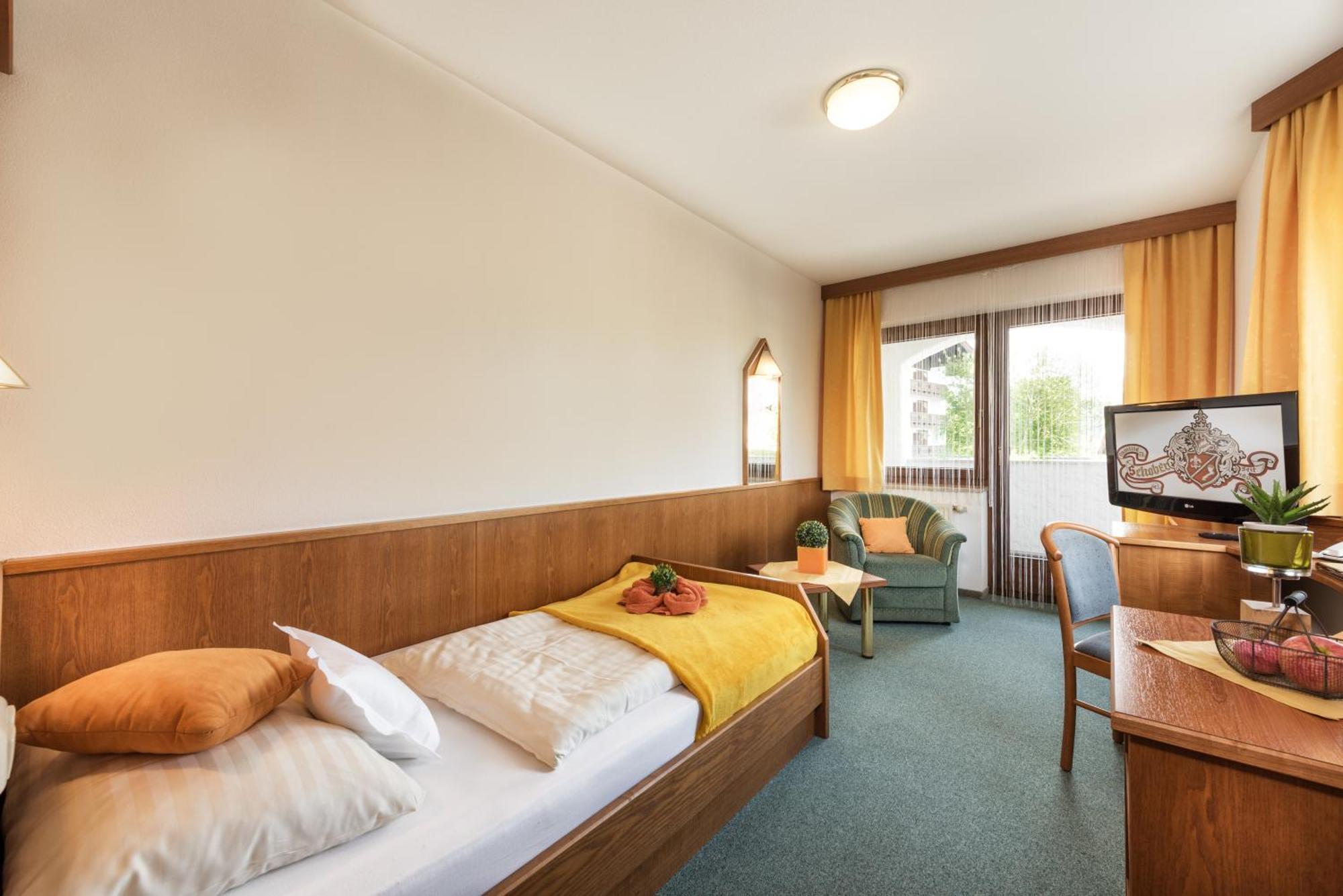 Hotel Lohninger-Schober Sankt Georgen im Attergau Buitenkant foto